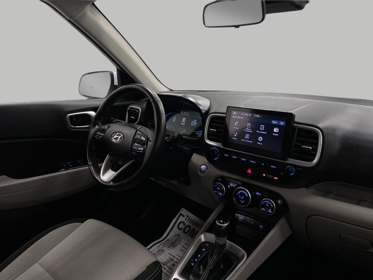 Certified 2025 Hyundai Venue SEL FWD image 17