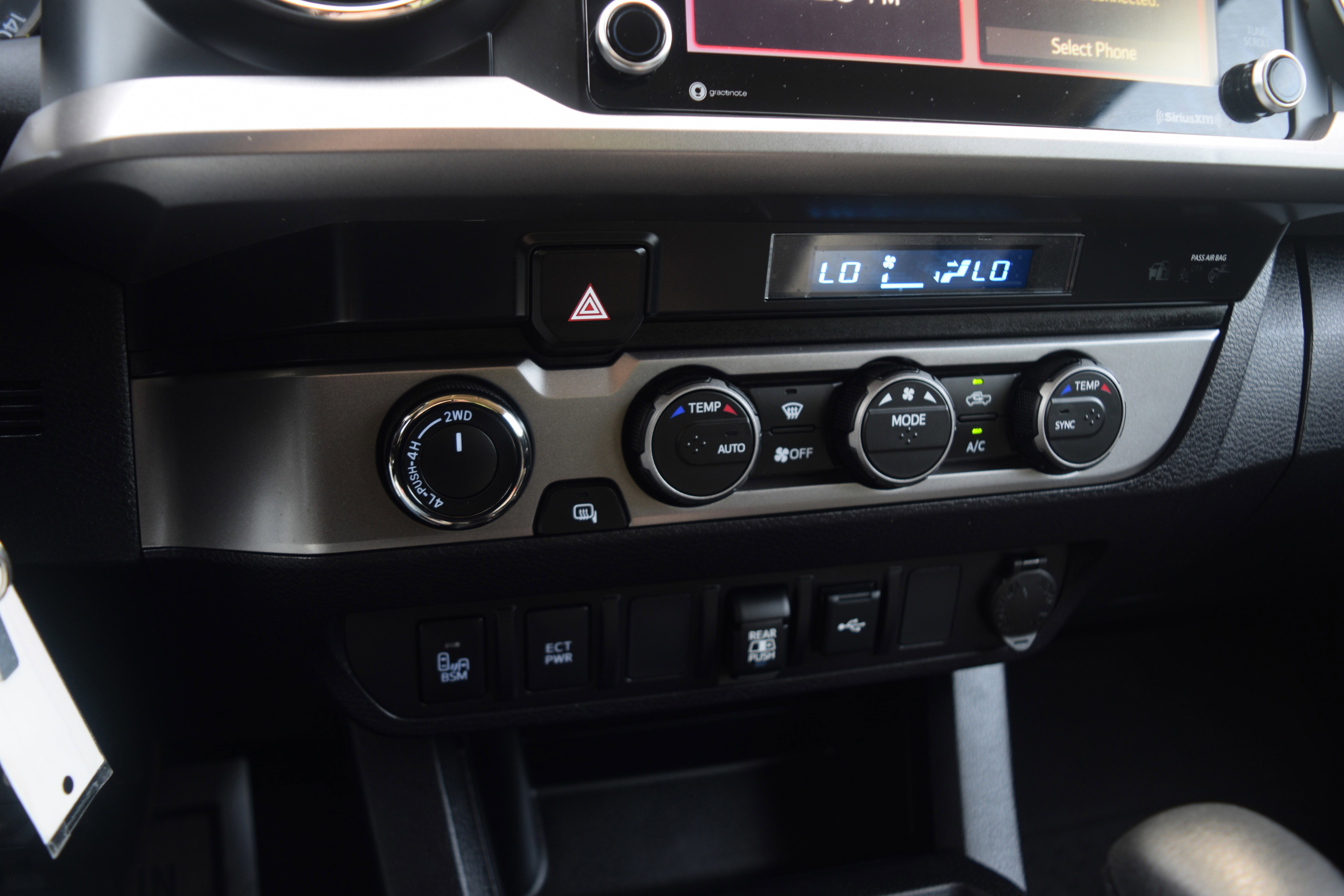 Used 2021 Toyota Tacoma SR5 w/ Trail Edition image 11