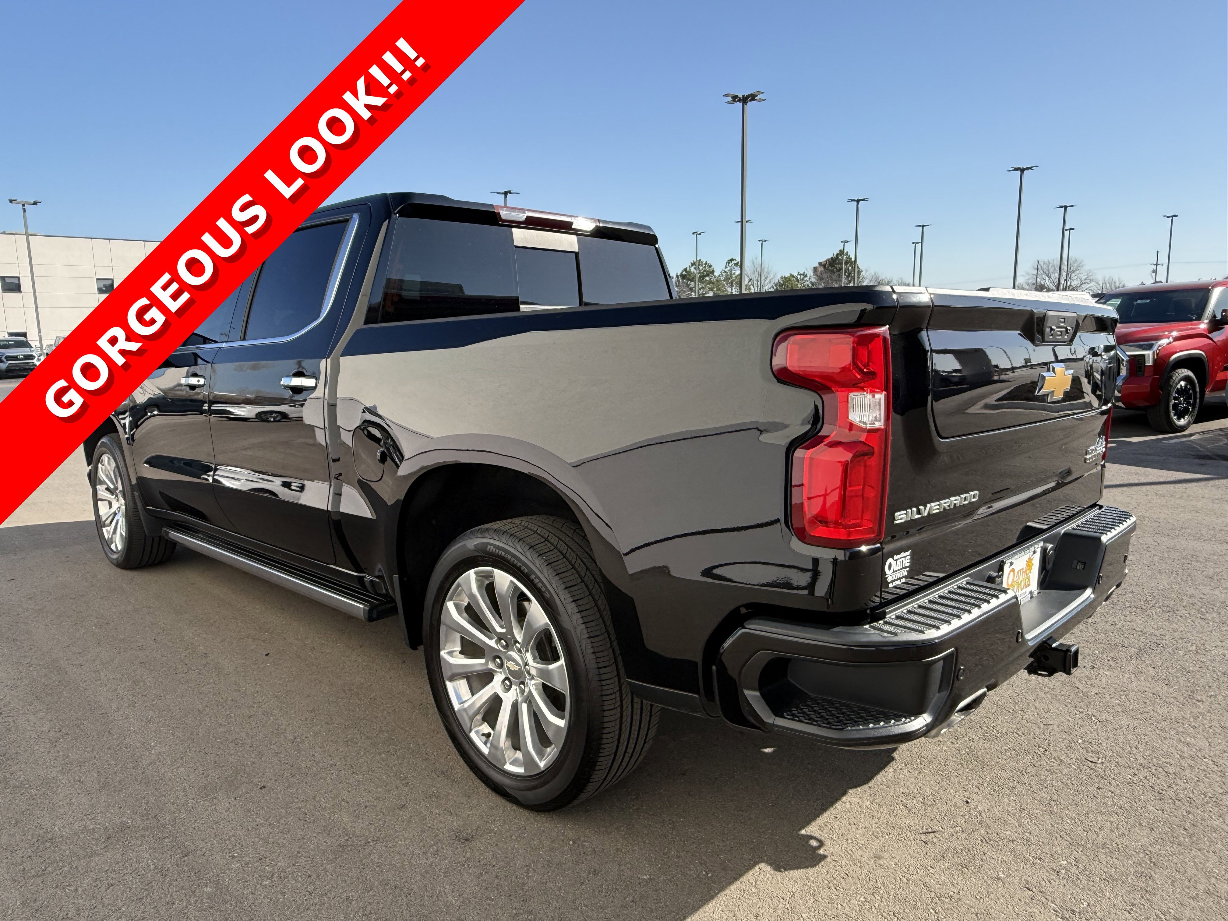Used 2022 Chevrolet Silverado 1500 High Country image 3