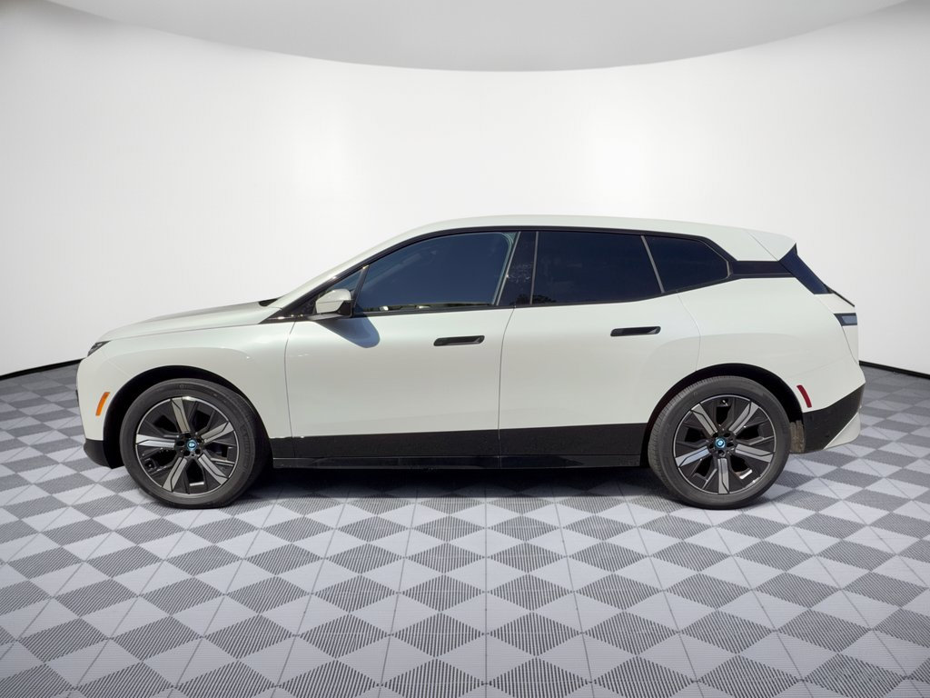 Used 2024 BMW iX xDrive50 w/ Premium Package AWD/4WD image 2