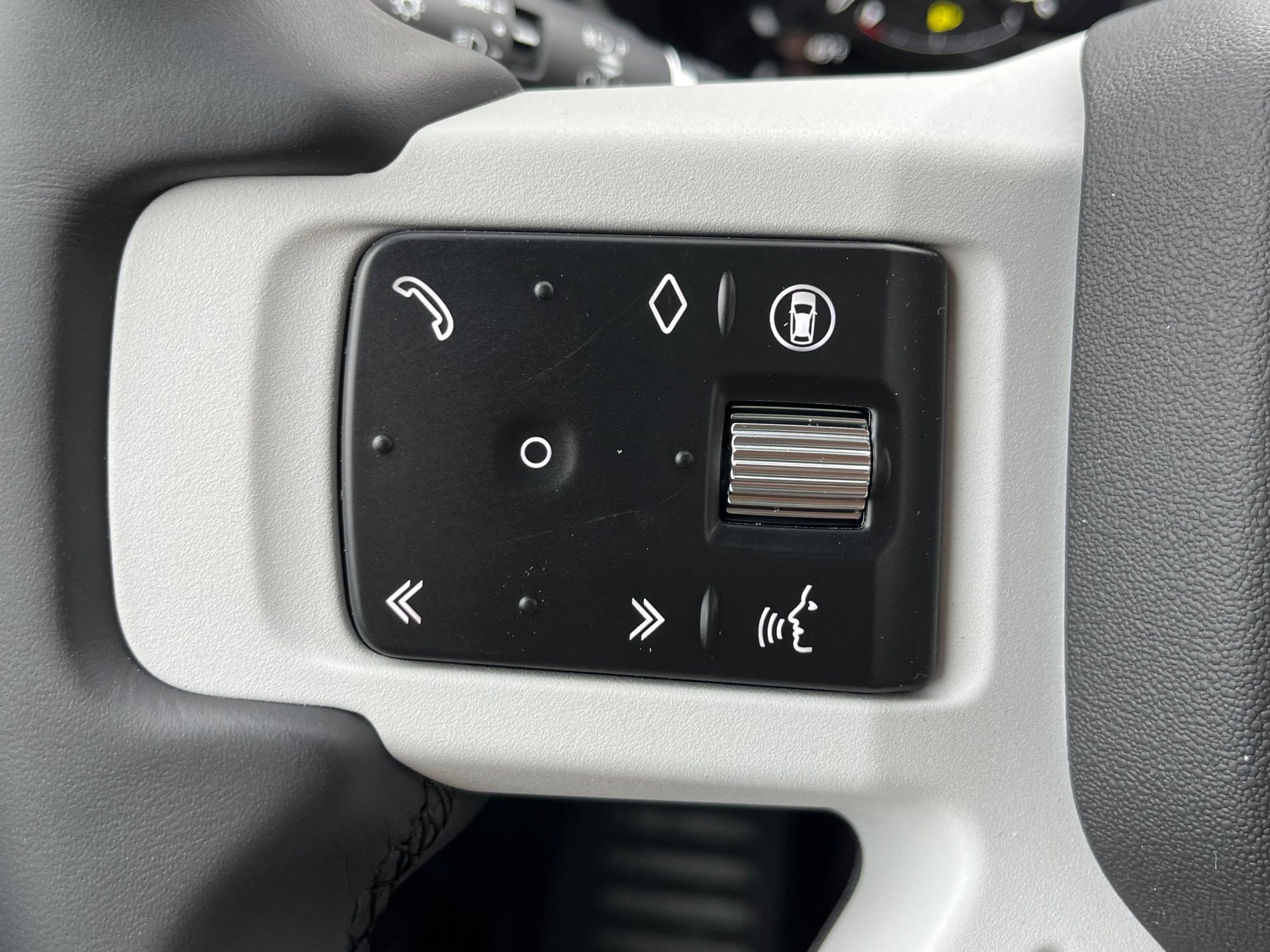 Used 2026 Land Rover Defender 110 X-Dynamic SE AWD/4WD image 18