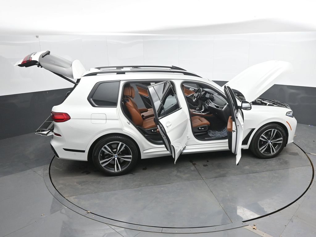 Used 2022 BMW X7 M50i image 55