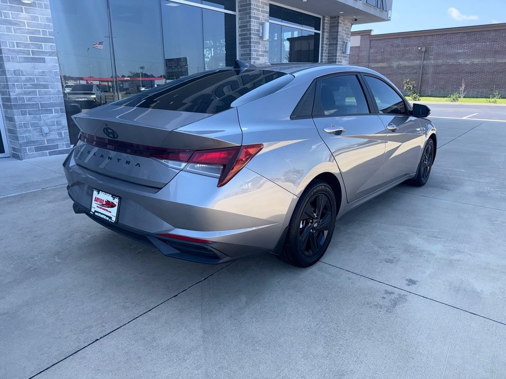 Used 2022 Hyundai Elantra SEL FWD image 9