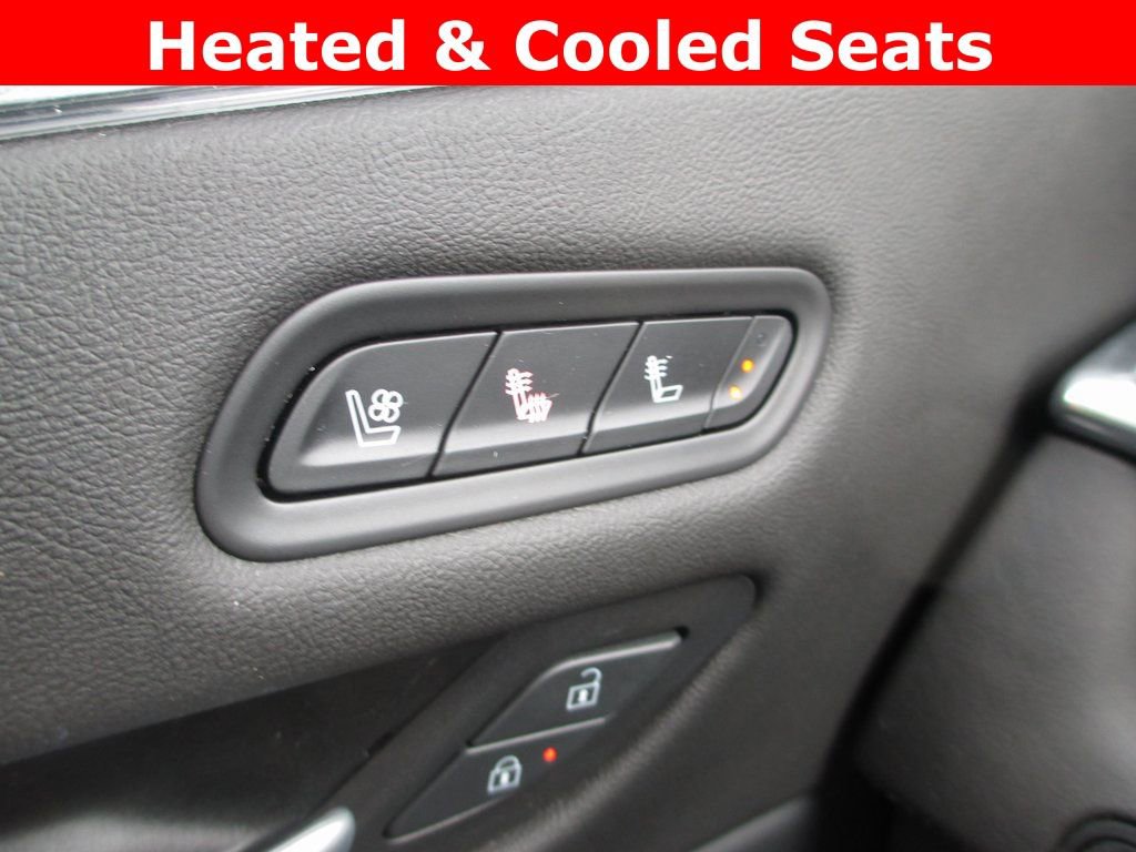Used 2024 Cadillac Escalade Premium Luxury image 18