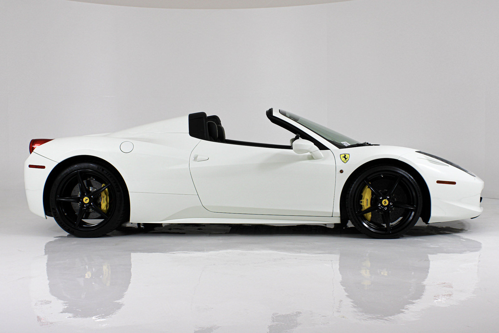 Used 2015 Ferrari 458 Spider RWD image 12