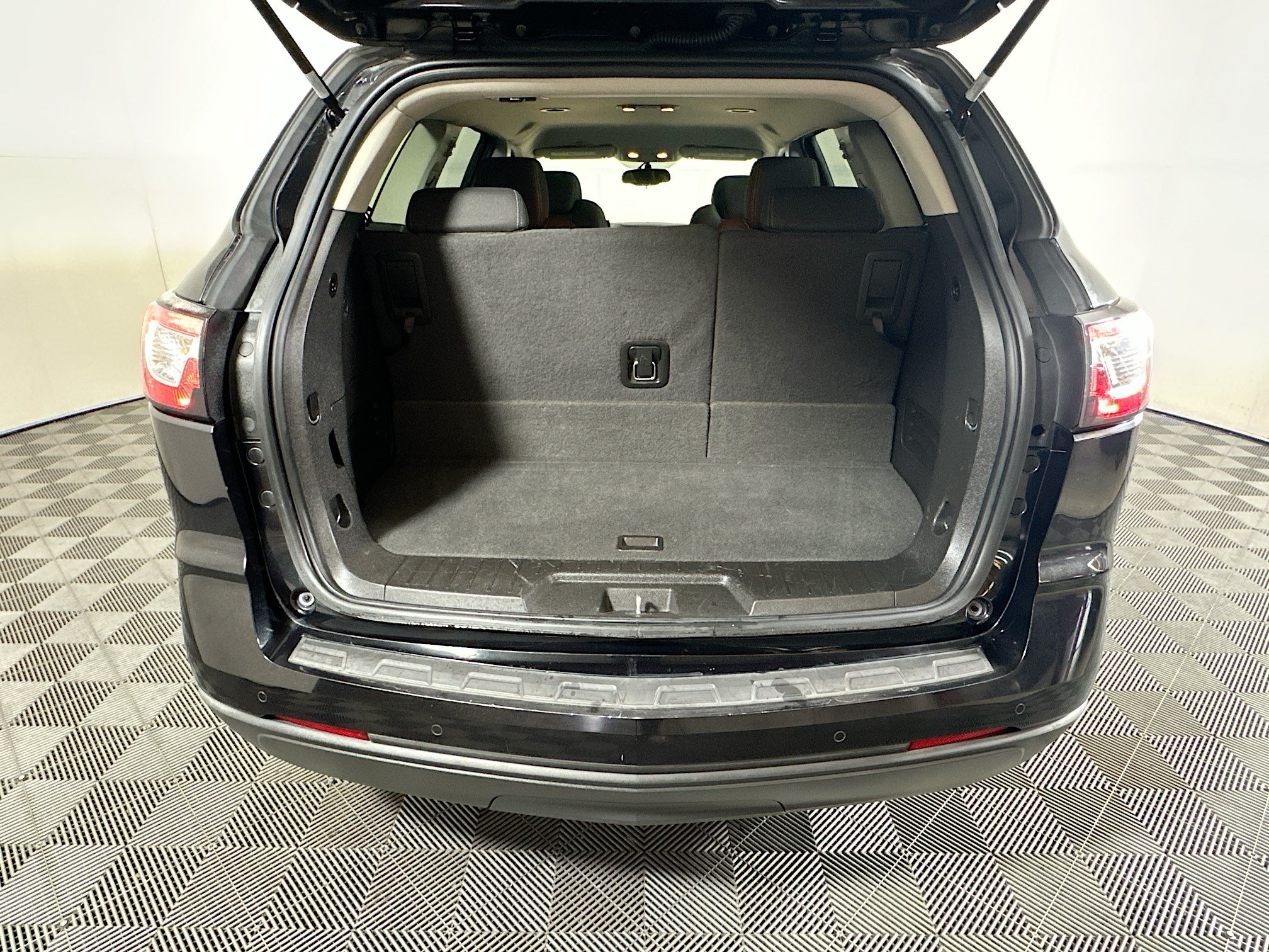 Used 2013 Chevrolet Traverse LT FWD image 30
