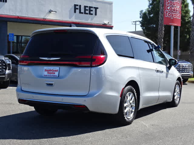 Used 2023 Chrysler Pacifica Touring-L FWD image 12