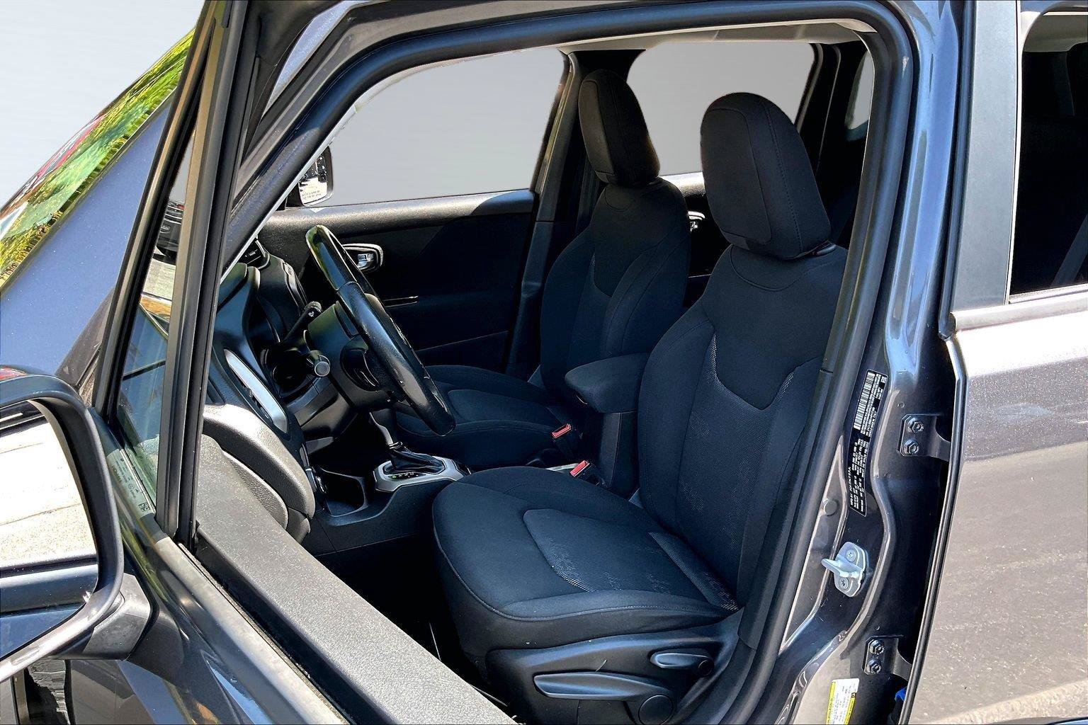Used 2017 Jeep Renegade Latitude AWD/4WD image 26