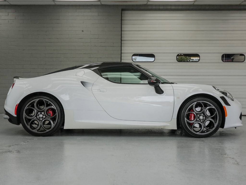 Used 2018 Alfa Romeo 4C Coupe w/ Coupe Track Package 1 RWD image 3