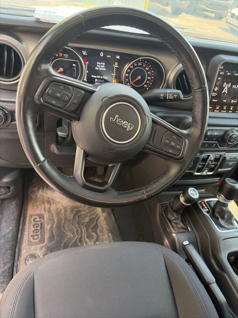 Used 2022 Jeep Gladiator Willys AWD/4WD image 15