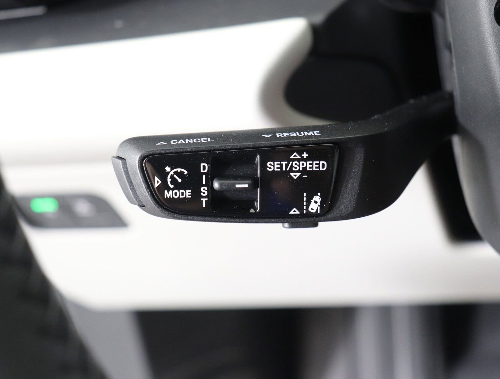 Certified 2025 Porsche Macan Electric RWD image 38