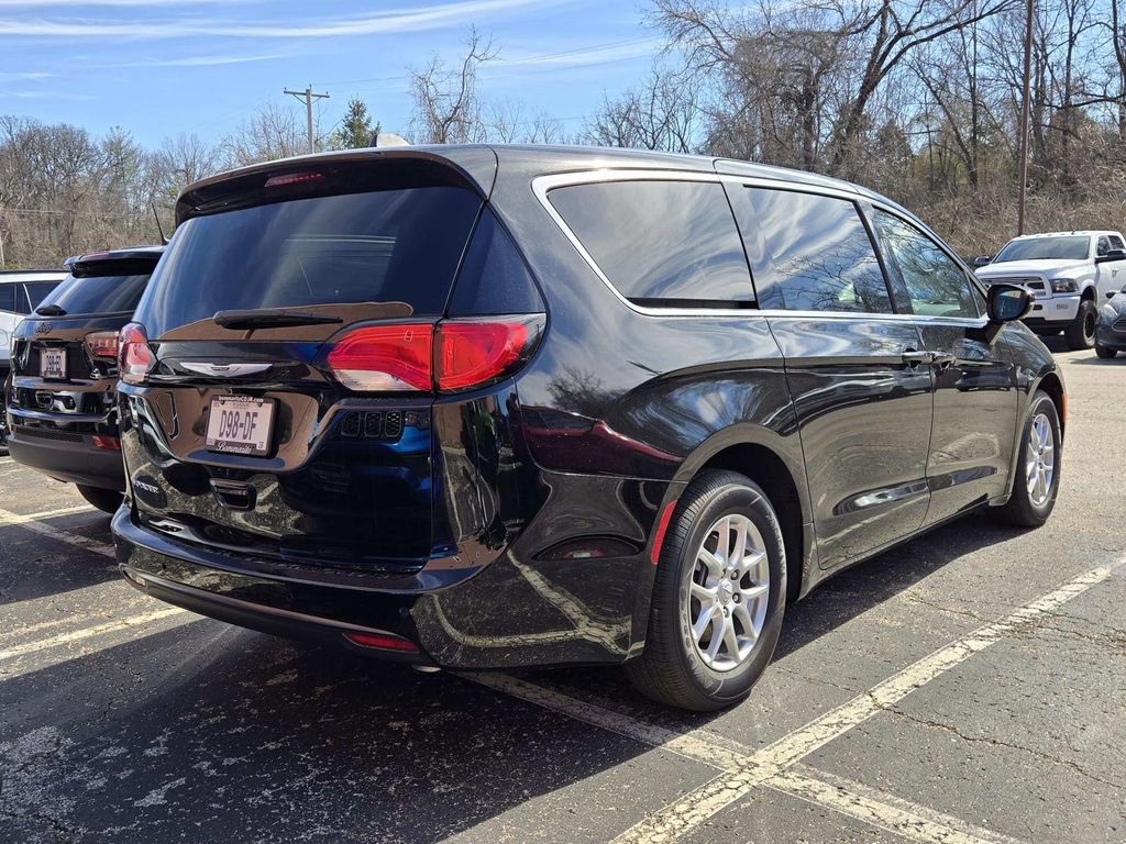 Used 2026 Chrysler Voyager LX image 3