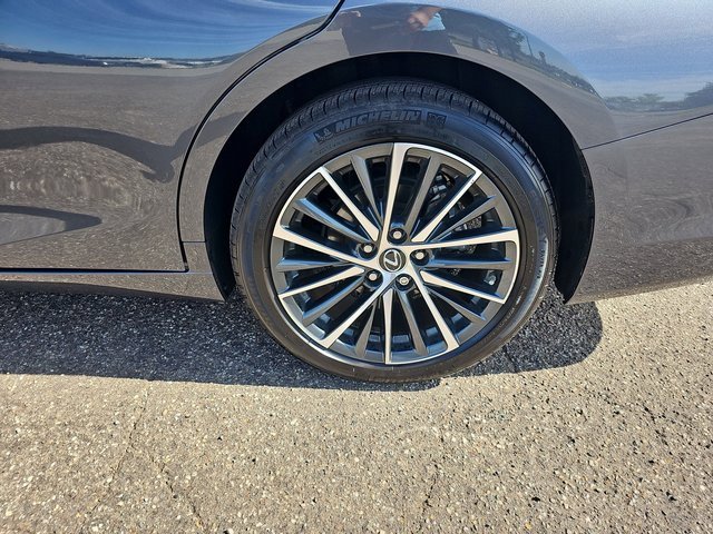 Certified 2025 Lexus ES 300h w/ Premium Package image 34