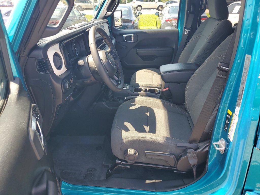 Used 2024 Jeep Wrangler Unlimited w/ Convenience Group AWD/4WD image 5