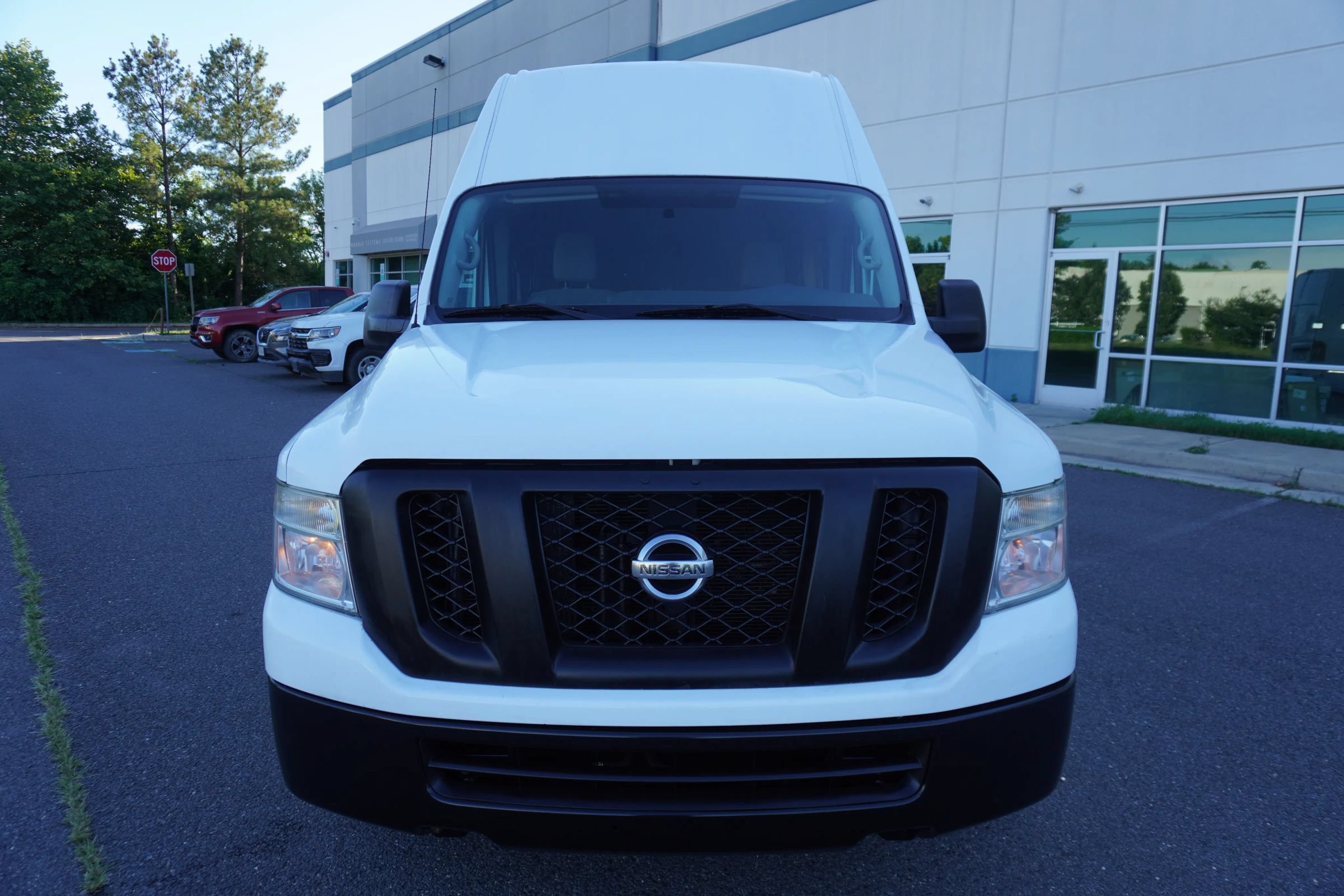 Used 2016 Nissan NV 2500 SV RWD image 2