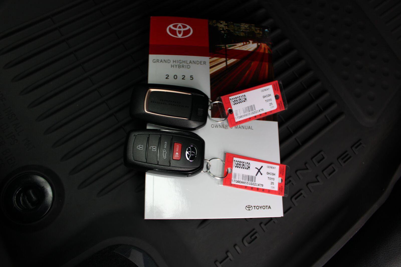 Used 2025 Toyota Grand Highlander AWD Hybrid image 32