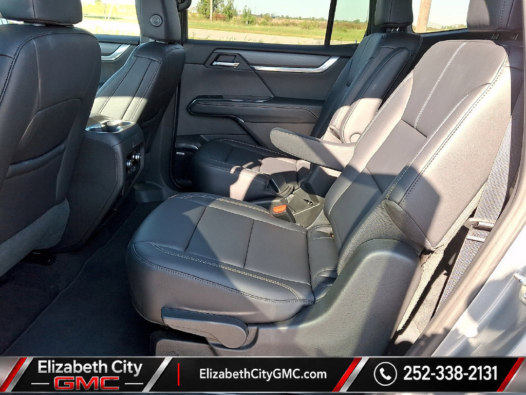 Used 2026 GMC Acadia Elevation w/ Elevation Premium Package FWD image 11