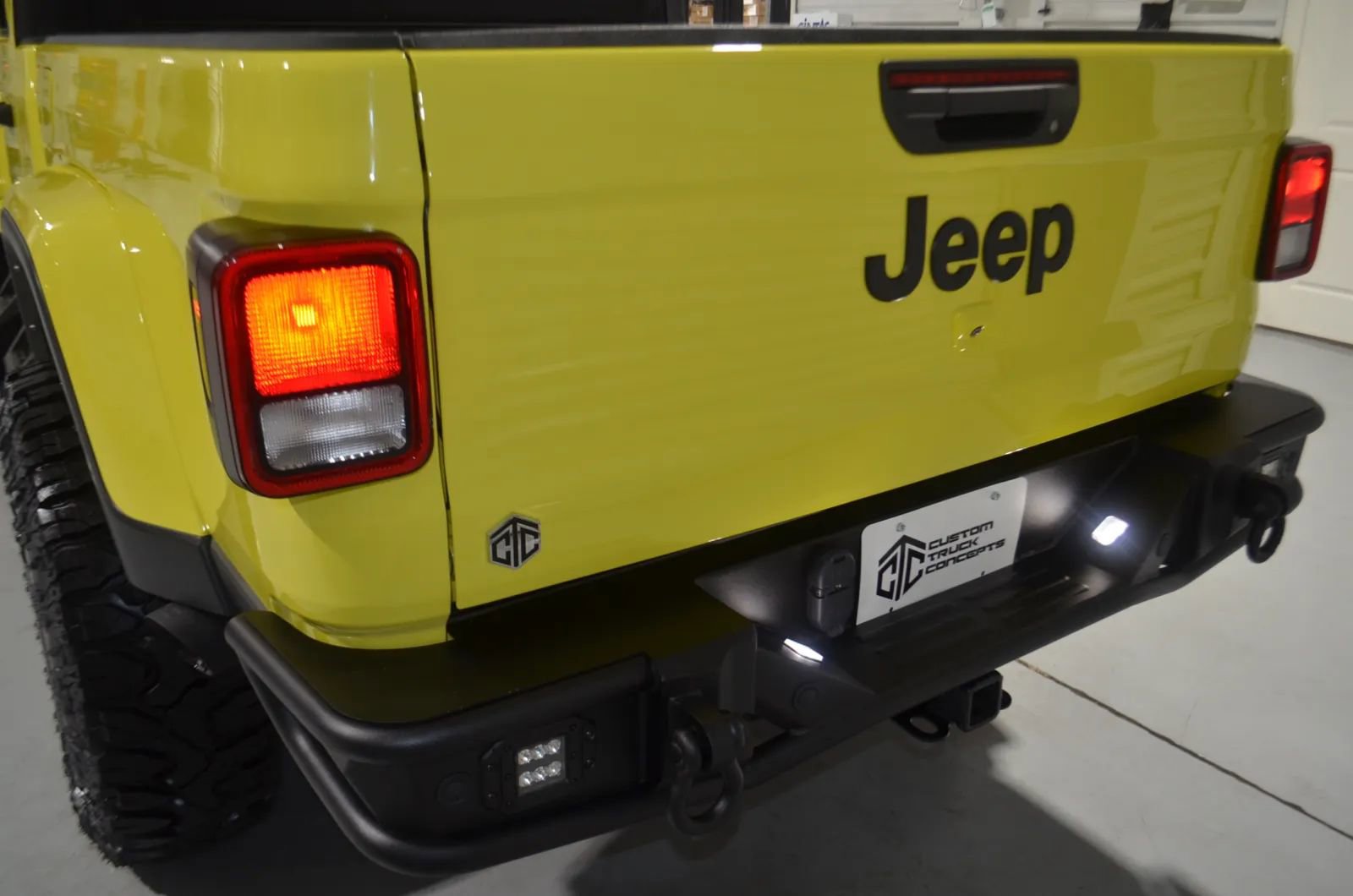 Used 2023 Jeep Gladiator Sport image 9