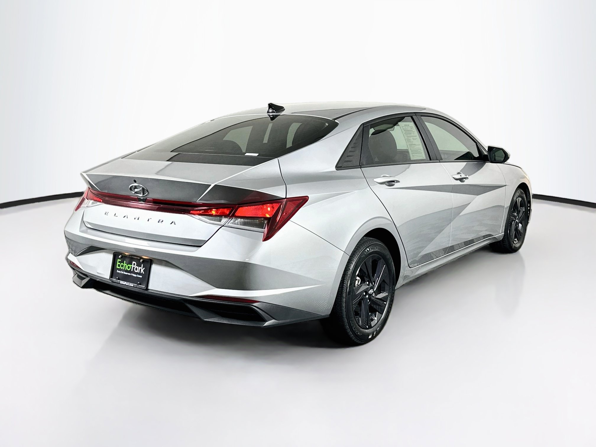 Used 2022 Hyundai Elantra SEL FWD image 9
