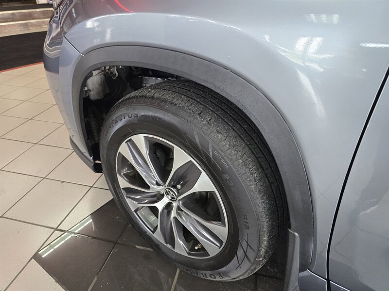 Used 2021 Toyota Highlander XLE image 39