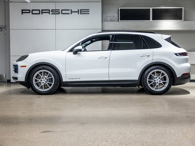 Used 2025 Porsche Cayenne S image 2