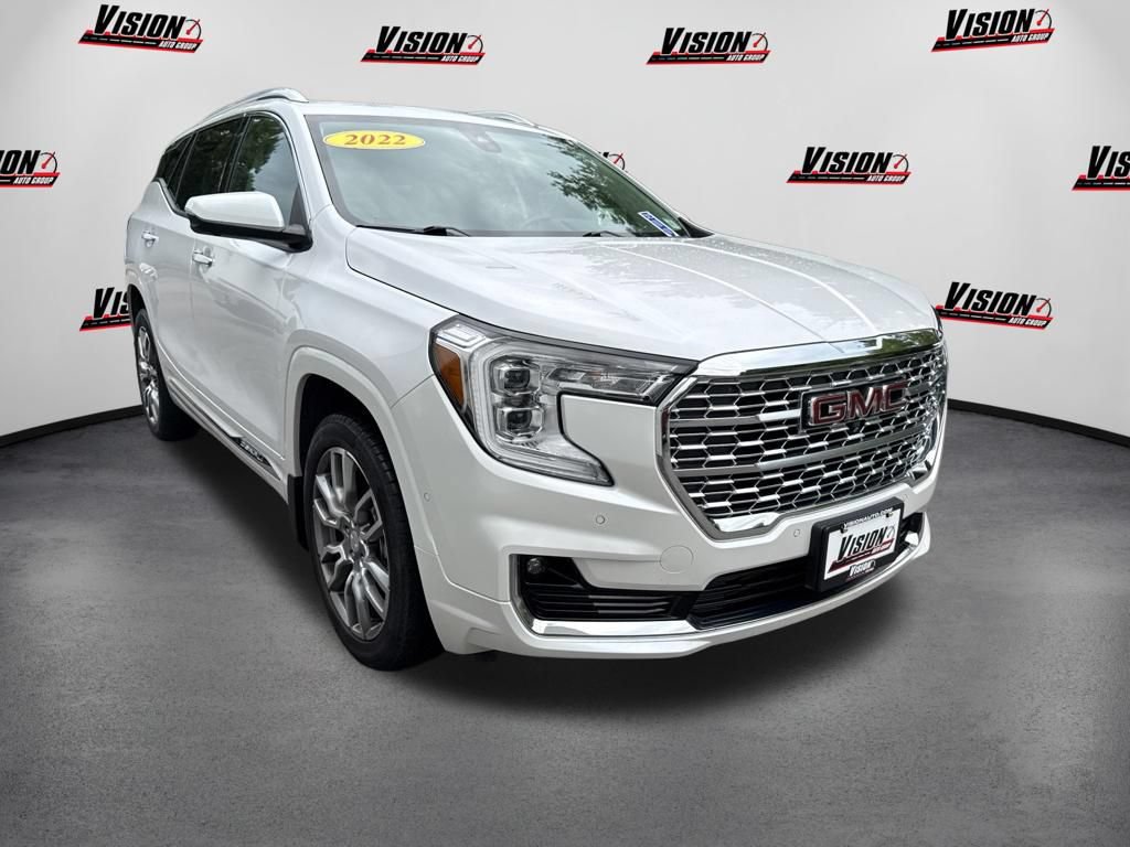 Used 2022 GMC Terrain Denali w/ Denali Premium Package AWD/4WD image 3