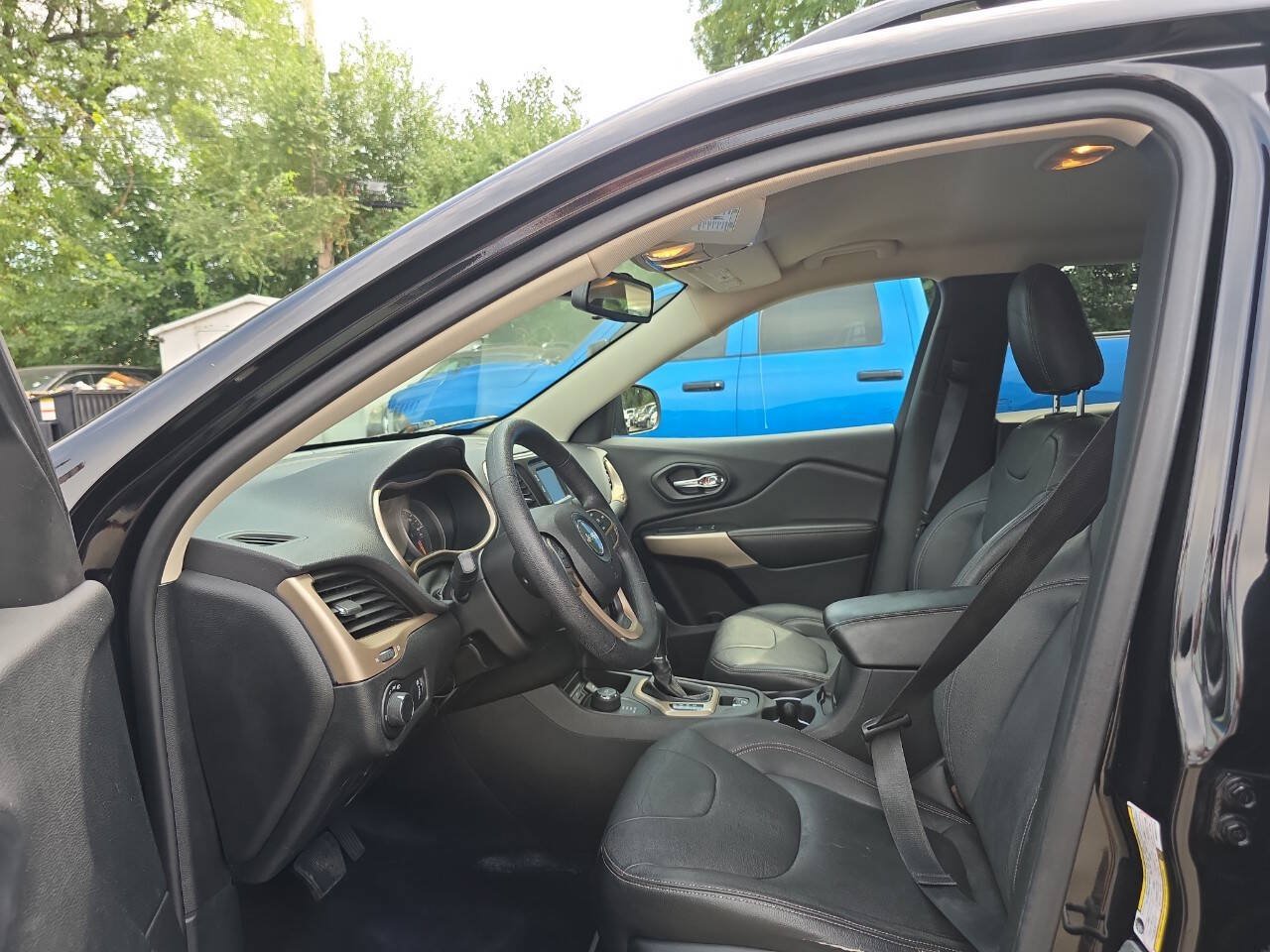 Used 2017 Jeep Cherokee Sport AWD/4WD image 11