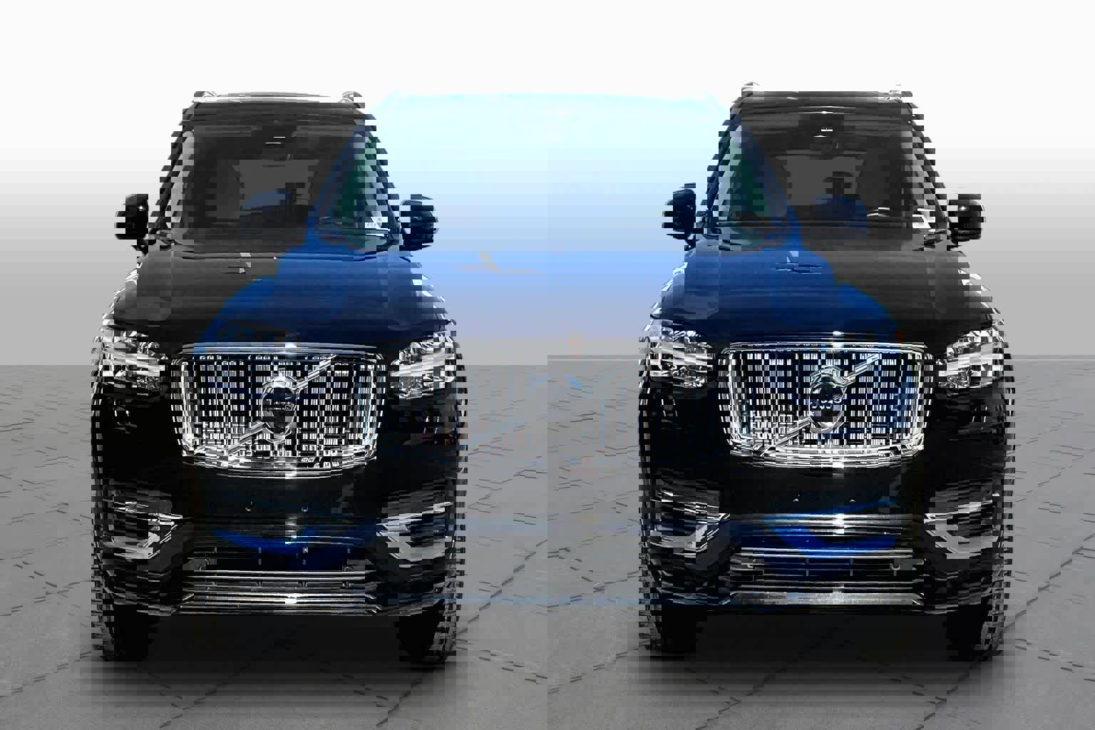 Used 2025 Volvo XC90 T8 Core w/ Climate Package image 3