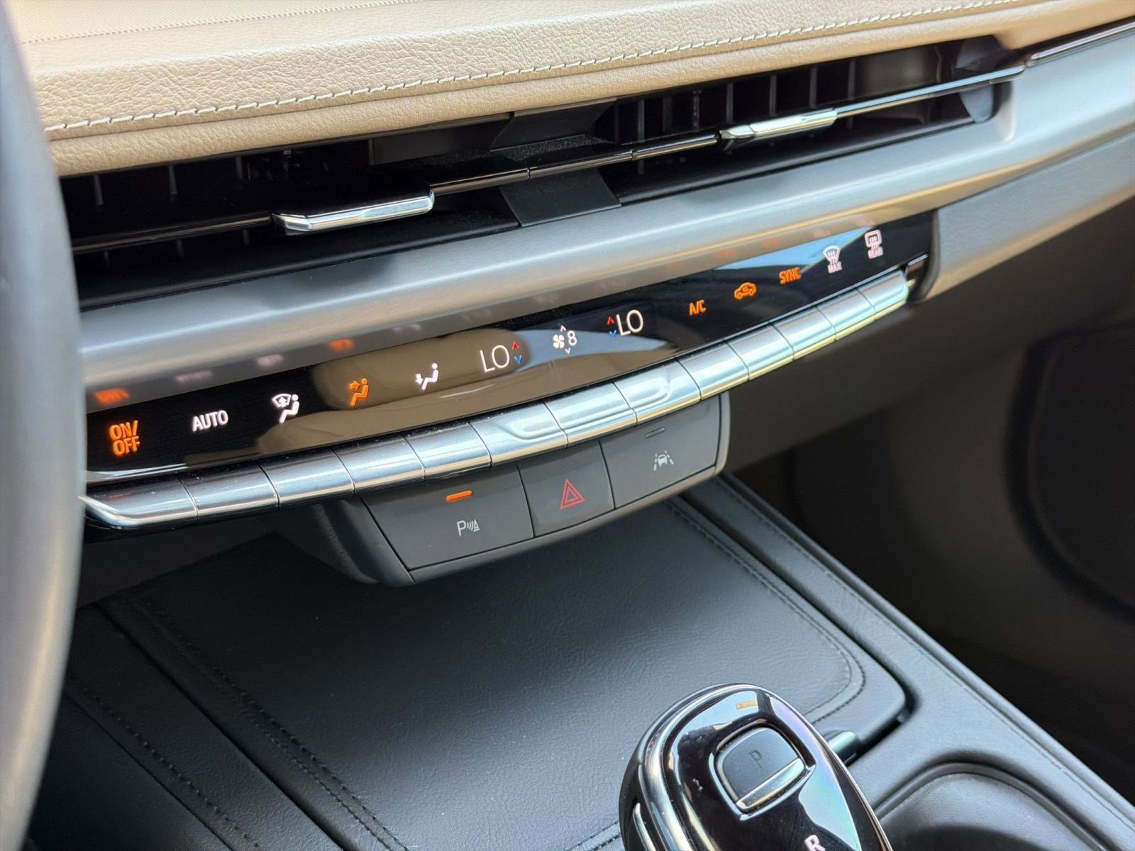 Certified 2024 Cadillac XT4 Luxury FWD image 17