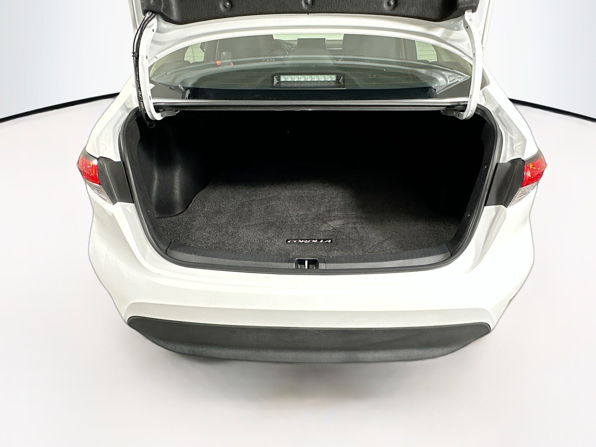 Used 2025 Toyota Corolla LE image 27