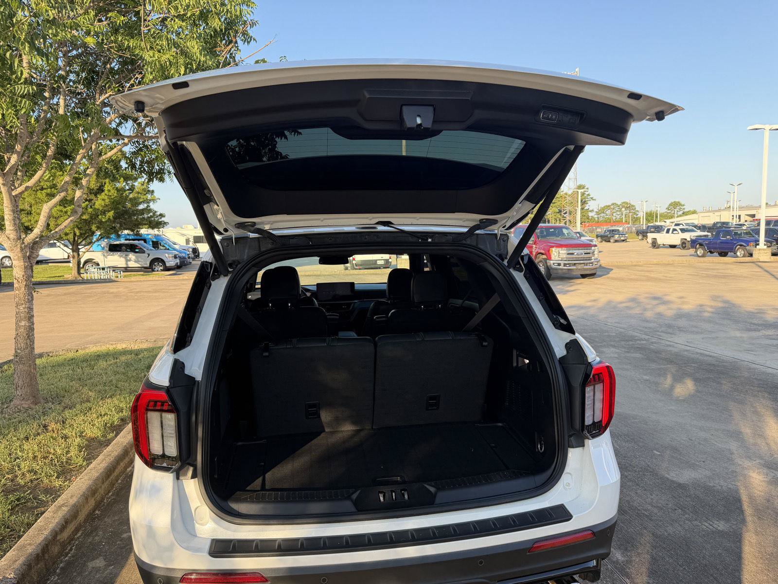 Used 2025 Ford Explorer ST AWD/4WD image 18