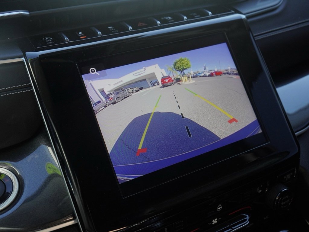 Certified 2022 Jeep Grand Cherokee Laredo w/ Luxury Tech Group I image 17