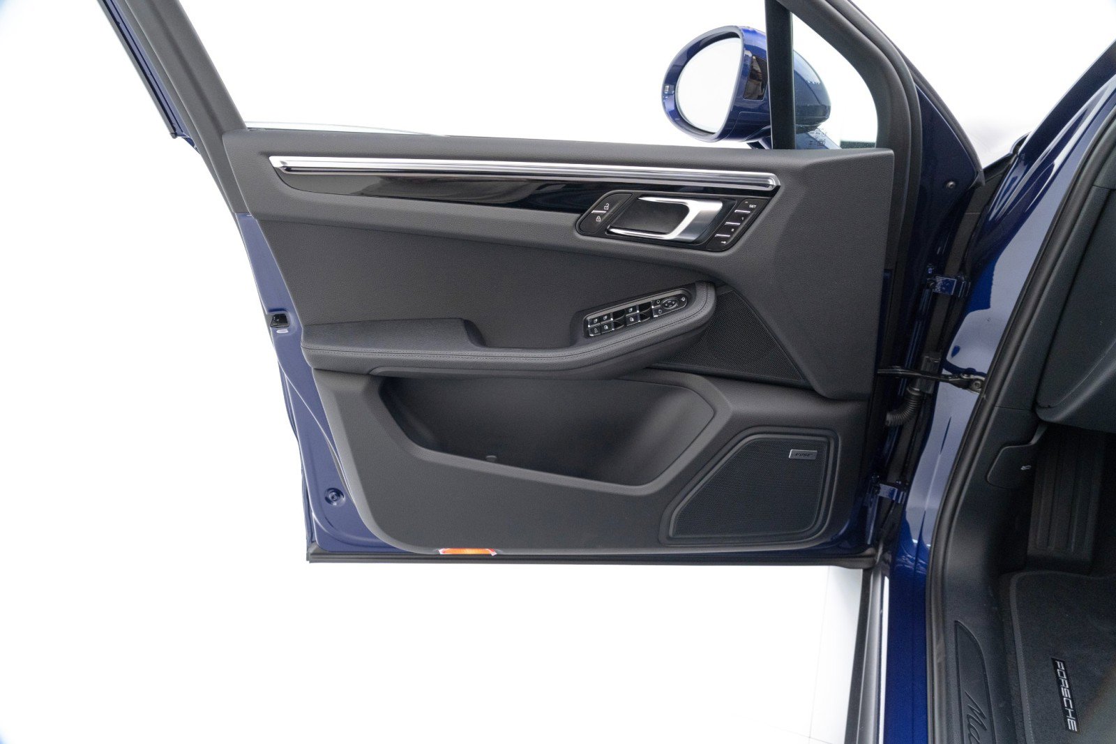 New 2025 Porsche Macan image 19