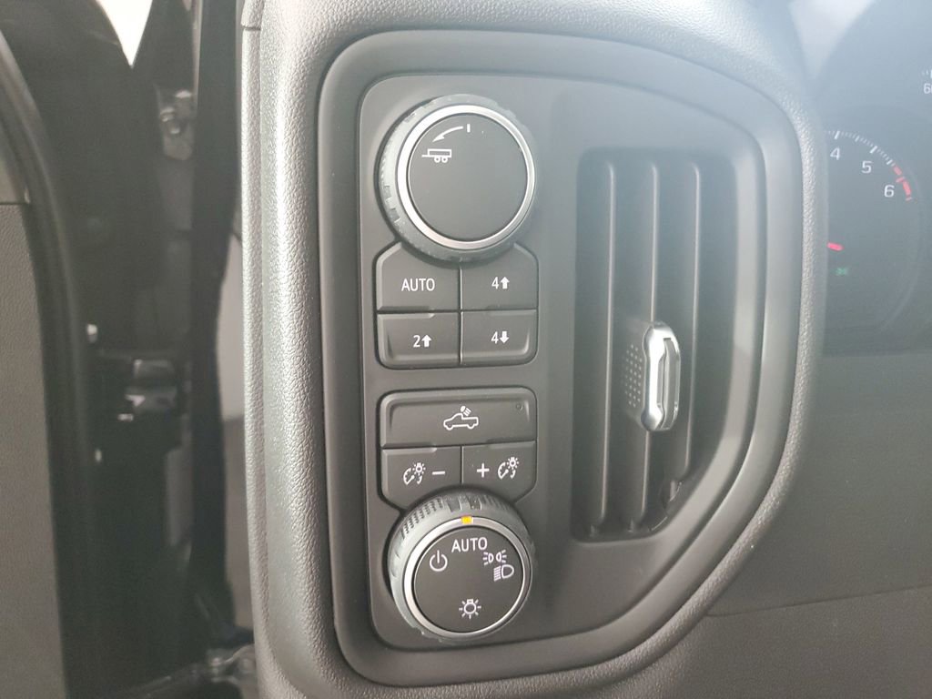 New 2026 Chevrolet Silverado 1500 Custom Trail Boss w/ Midnight Edition AWD/4WD image 25