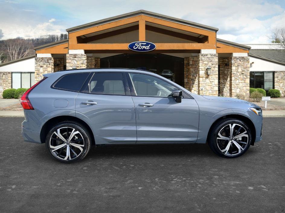 Used 2024 Volvo XC60 B5 Ultimate w/ Protection Package Premier AWD/4WD image 4