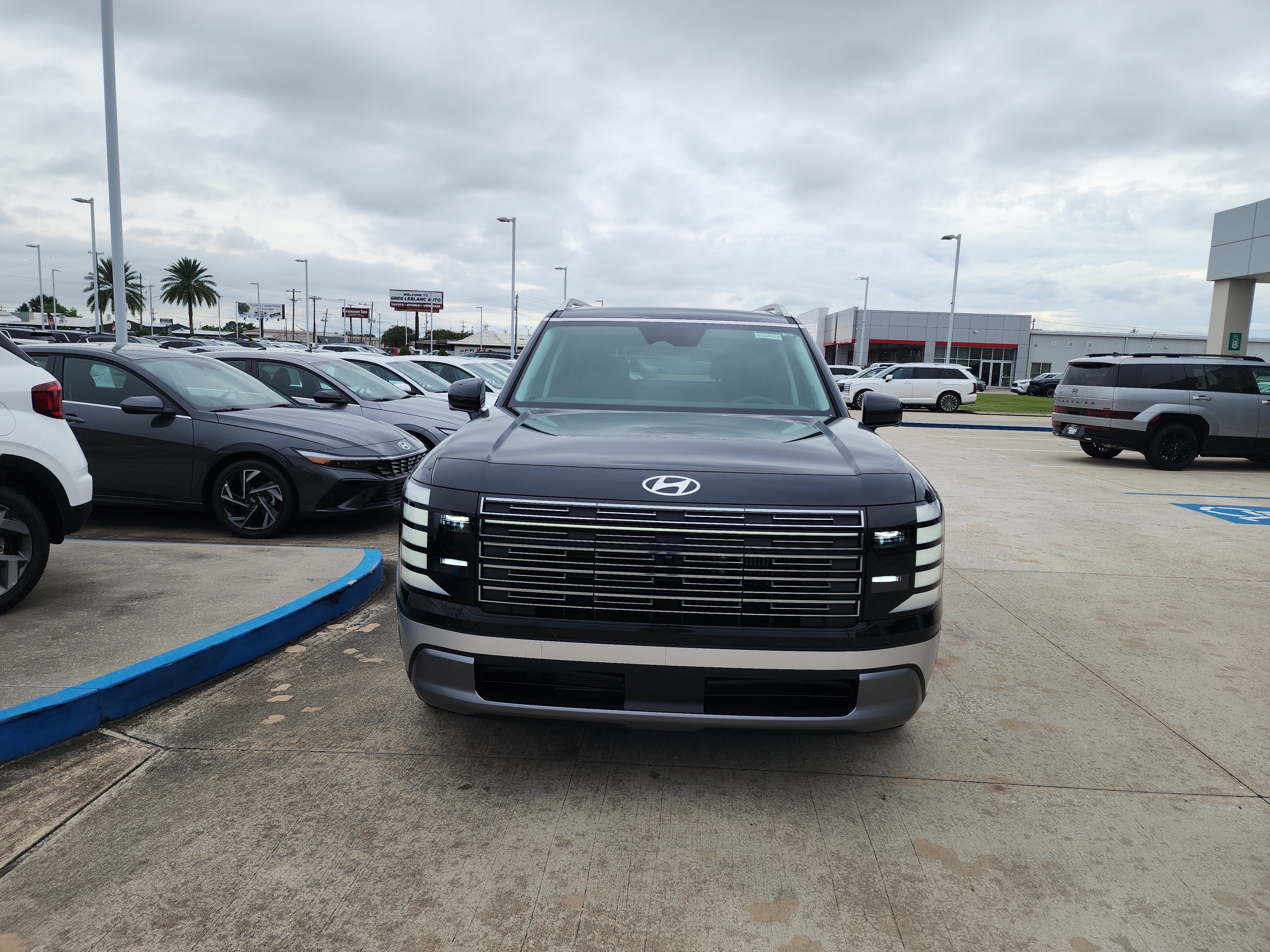 New 2026 Hyundai Palisade SEL Premium FWD image 2