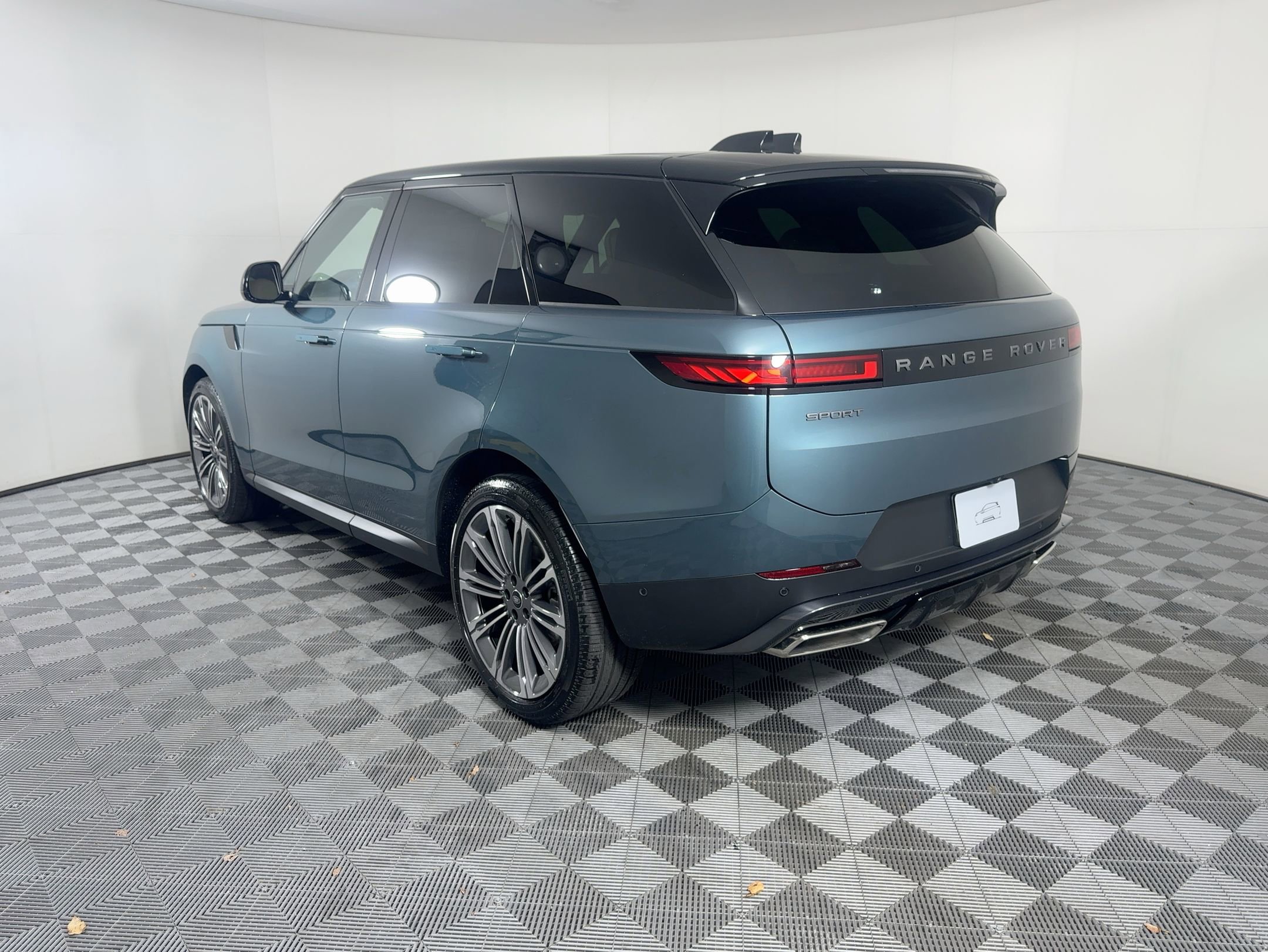 New 2025 Land Rover Range Rover Sport SE image 3