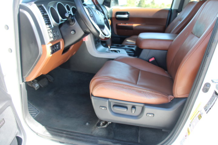 Used 2017 Toyota Sequoia Platinum RWD image 13