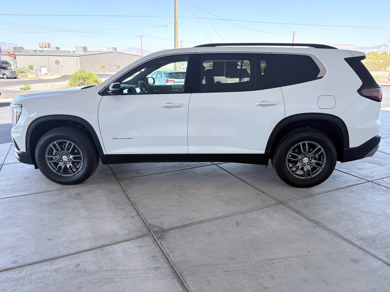 Used 2025 GMC Acadia Elevation image 6