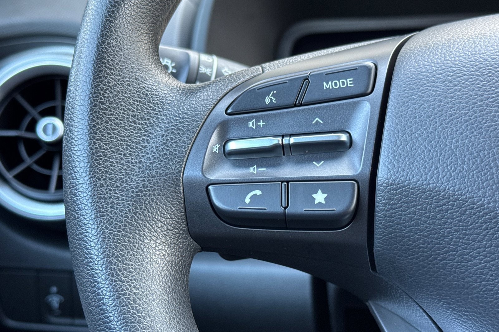 Used 2023 Hyundai Kona SE w/ Cargo Package image 27