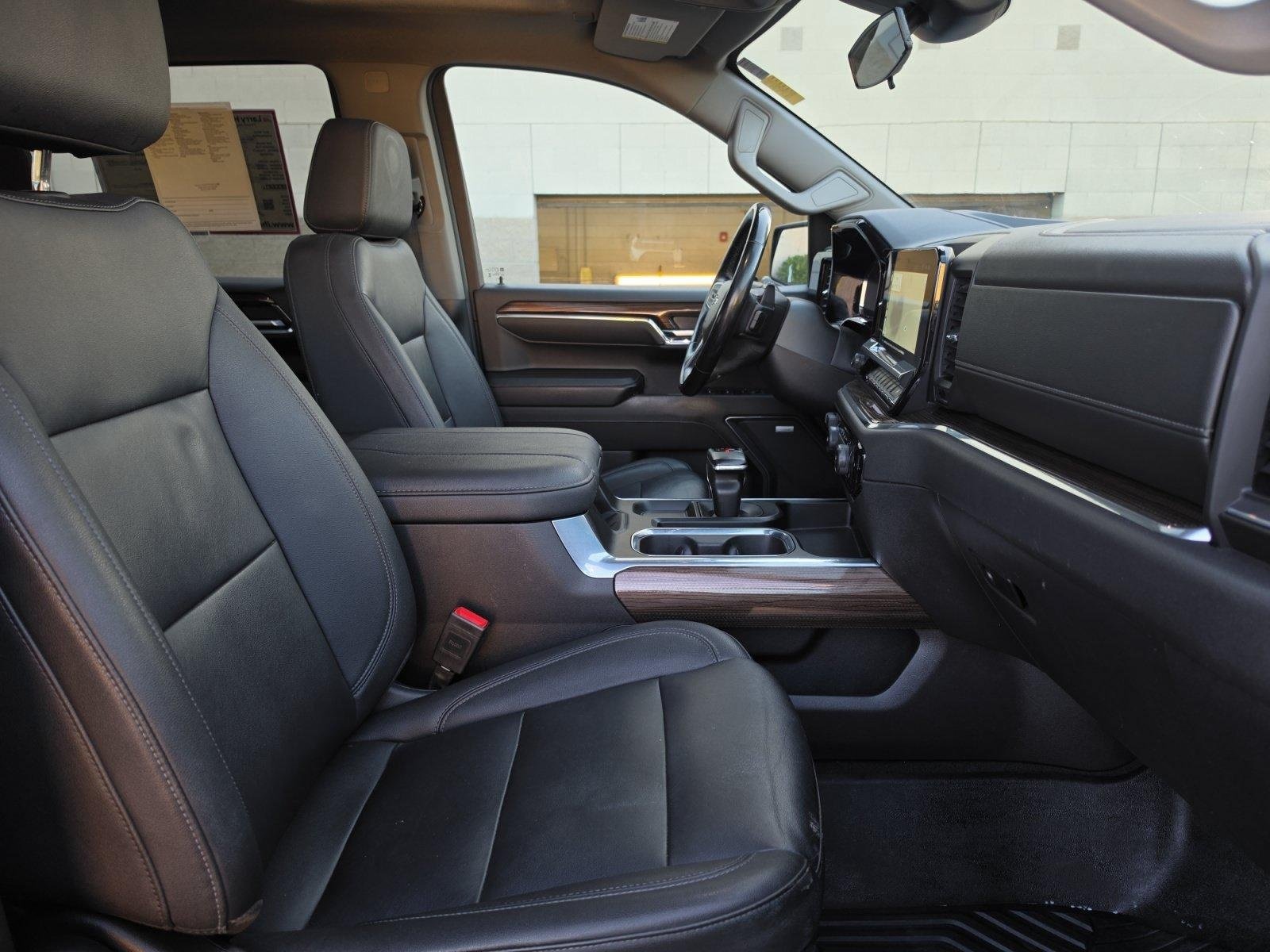 Used 2024 Chevrolet Silverado 1500 LT Trail Boss w/ LT Trail Boss Premium Package AWD/4WD image 28