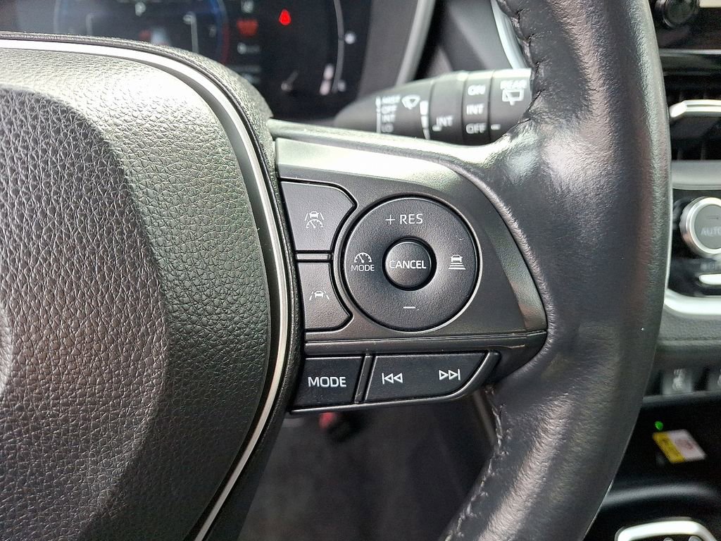 Used 2023 Toyota Corolla Cross XLE image 22