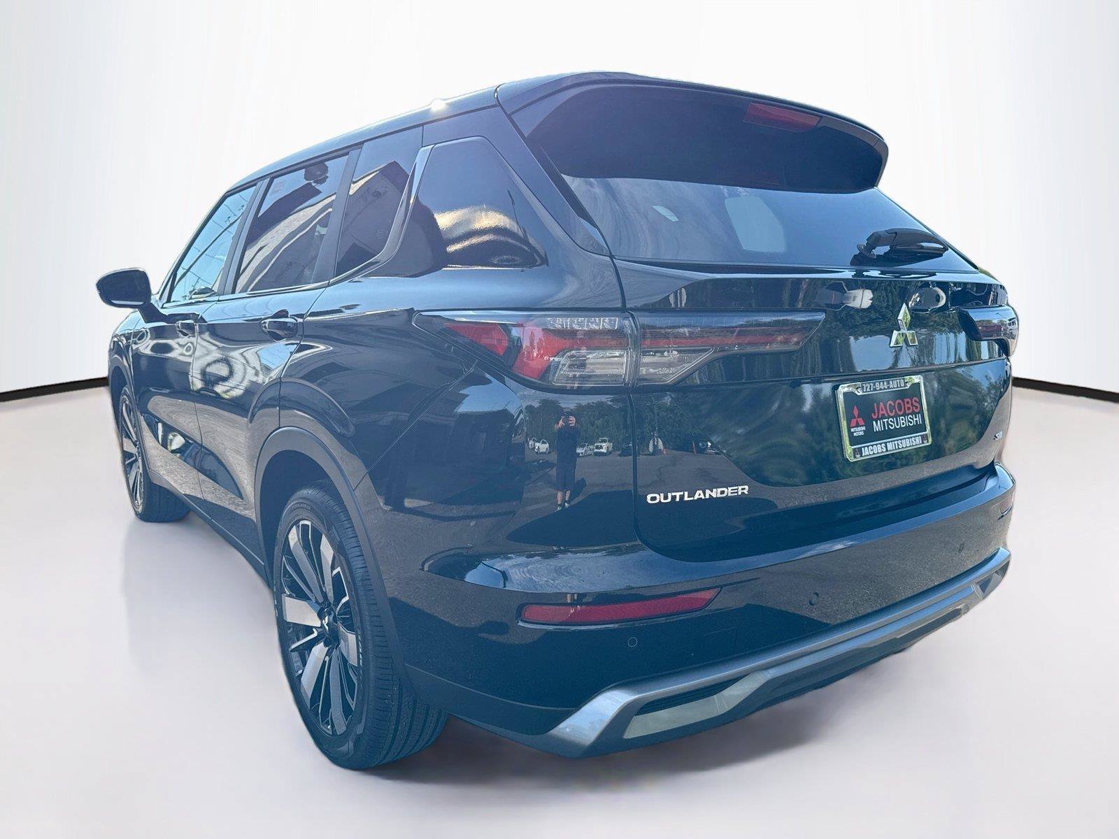 New 2026 Mitsubishi Outlander SE FWD image 3
