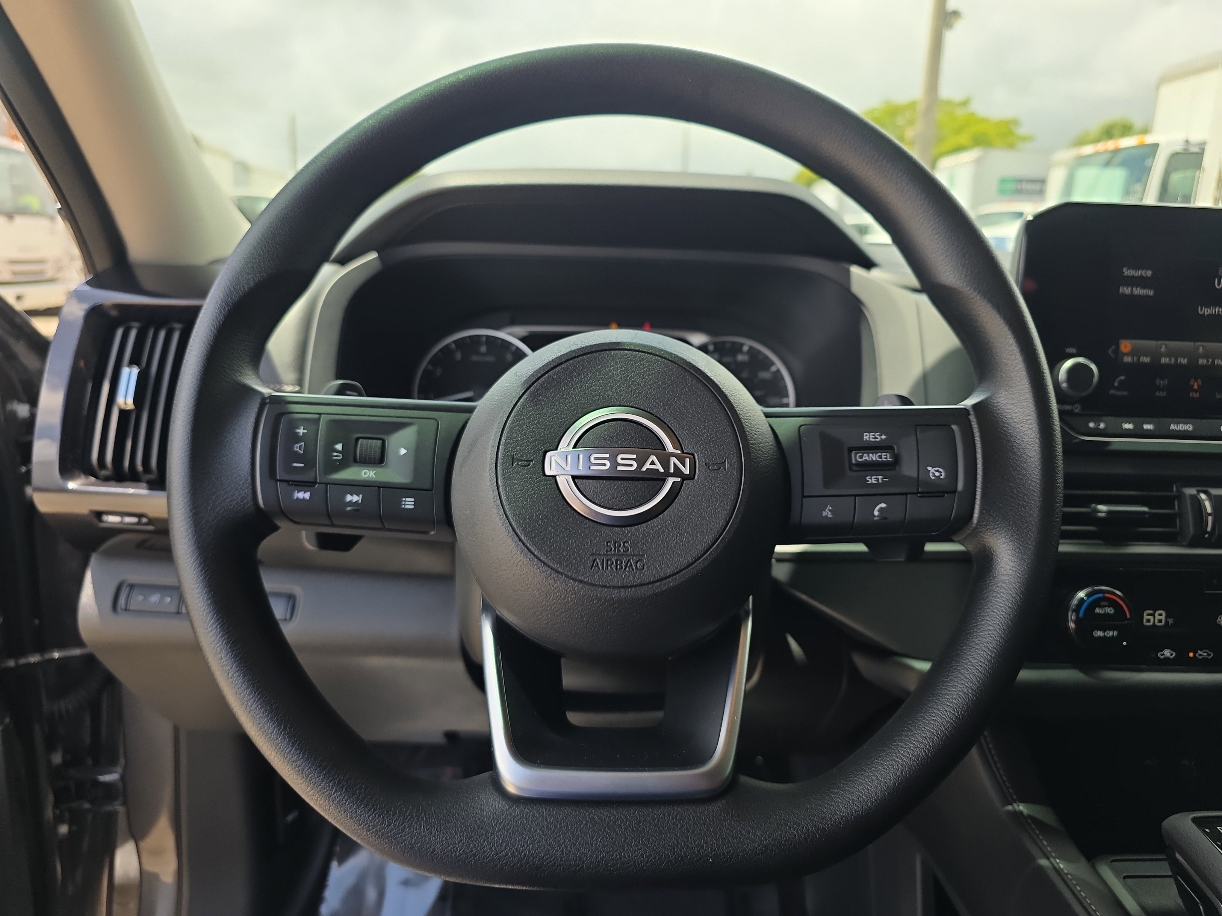 Used 2024 Nissan Pathfinder S image 28