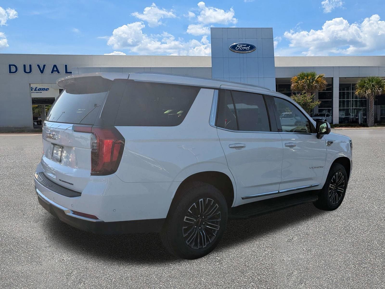 Used 2025 GMC Yukon Elevation image 4