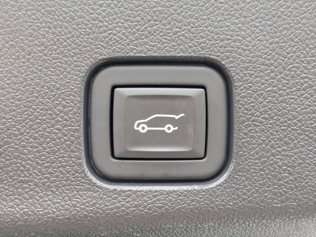 Used 2024 Chevrolet Traverse LS AWD/4WD image 16