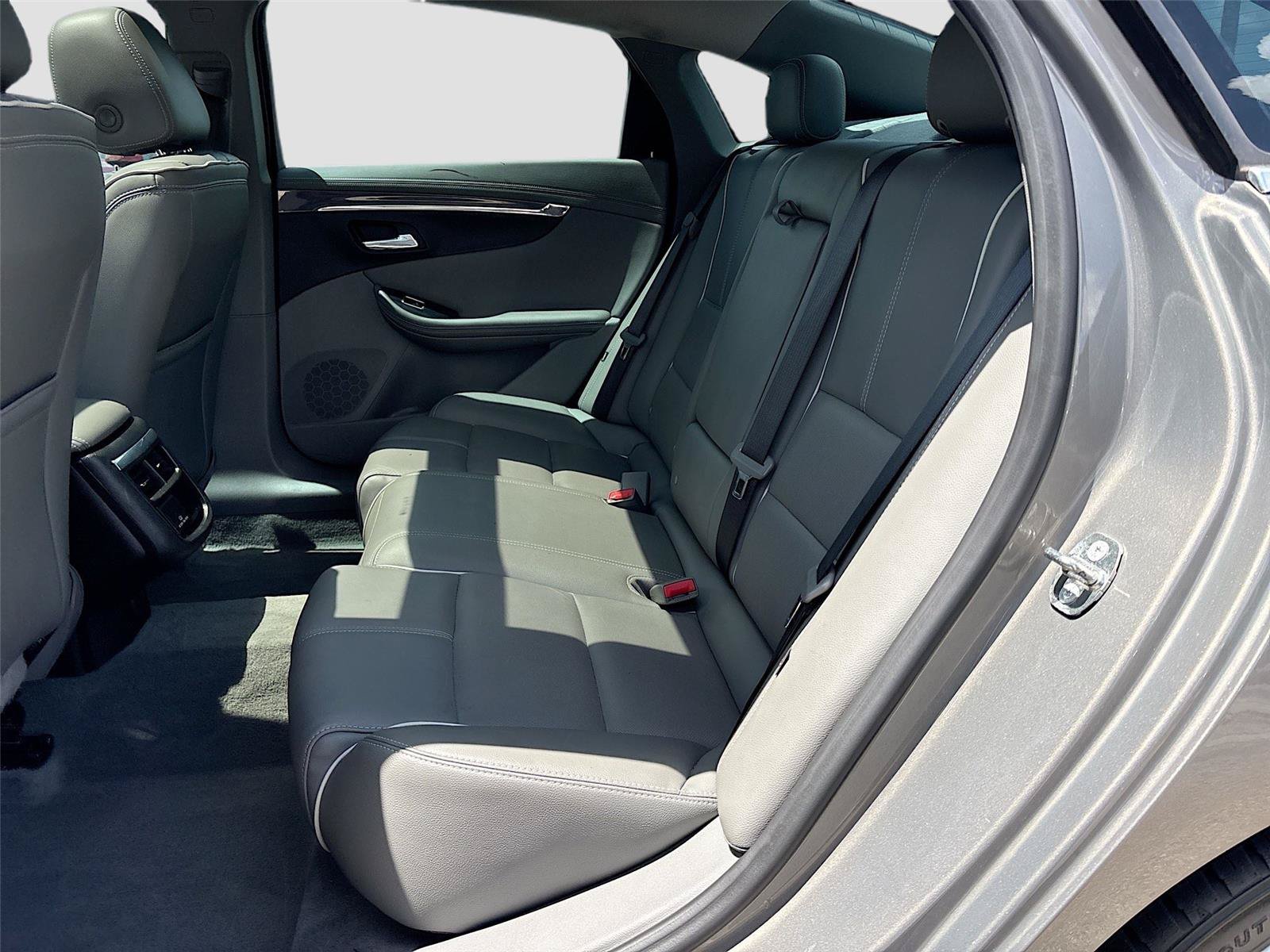 Used 2018 Chevrolet Impala Premier w/ Premier Confidence Package FWD image 25