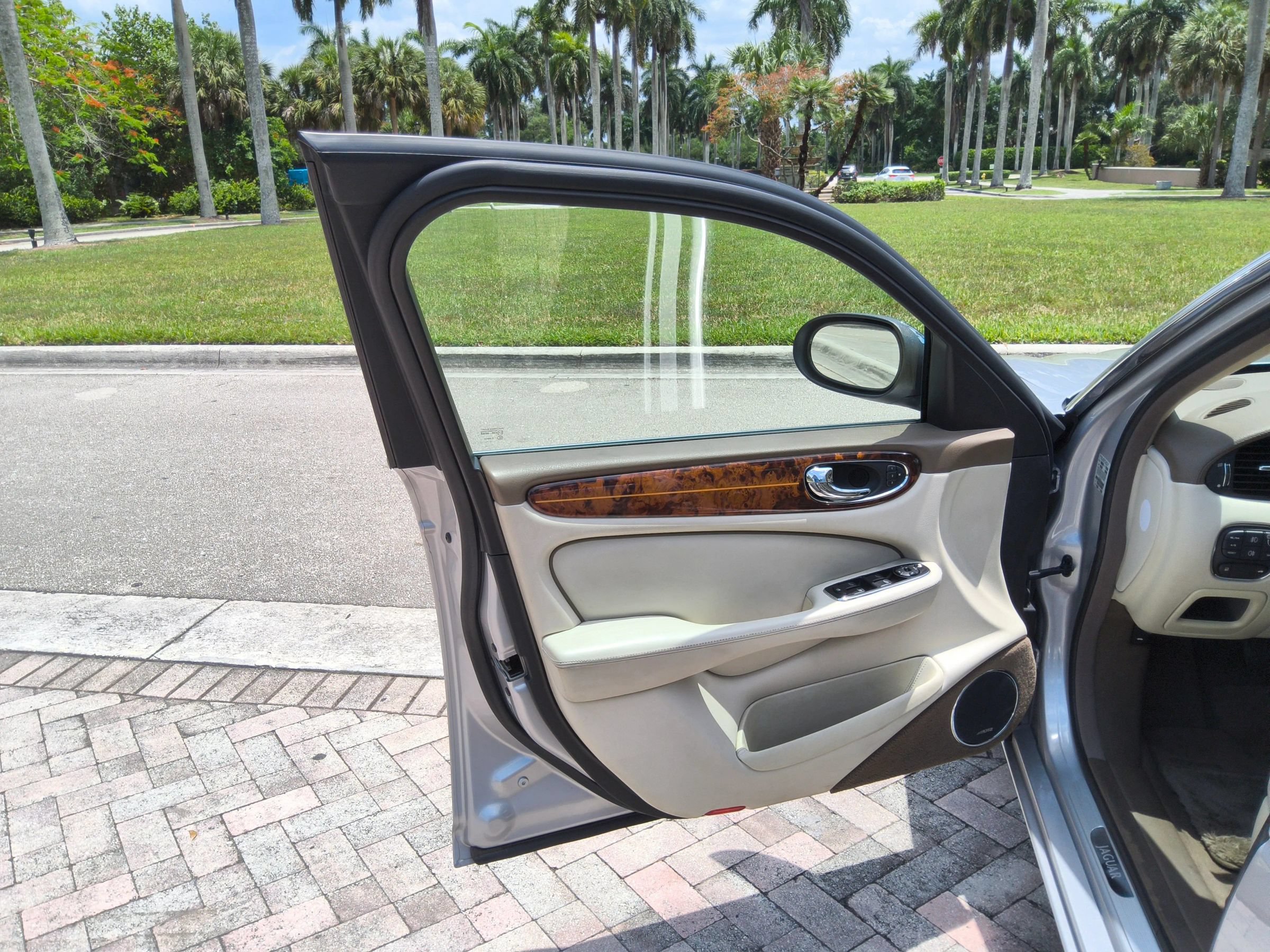 Used 2006 Jaguar XJ Vanden Plas RWD image 25