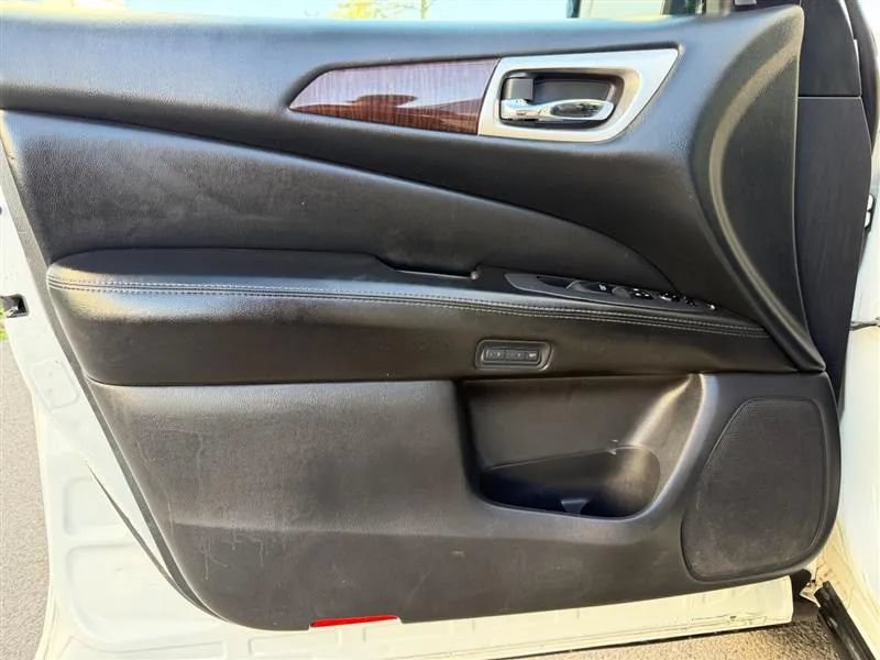 Used 2015 Nissan Pathfinder Platinum AWD/4WD image 34