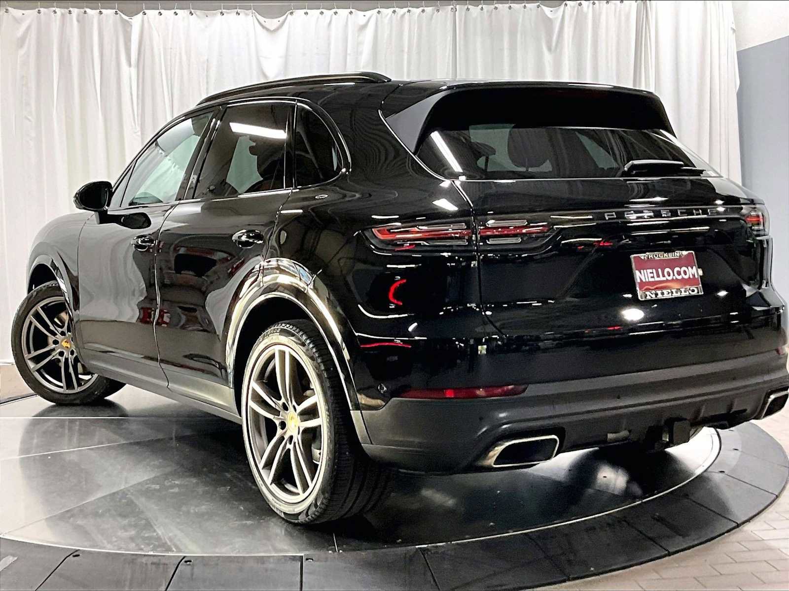 Used 2022 Porsche Cayenne image 3